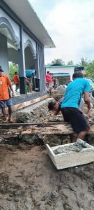 Luar Biasa, Pemdes dan Warga Patungan Bangun Musholla Desa Gumira