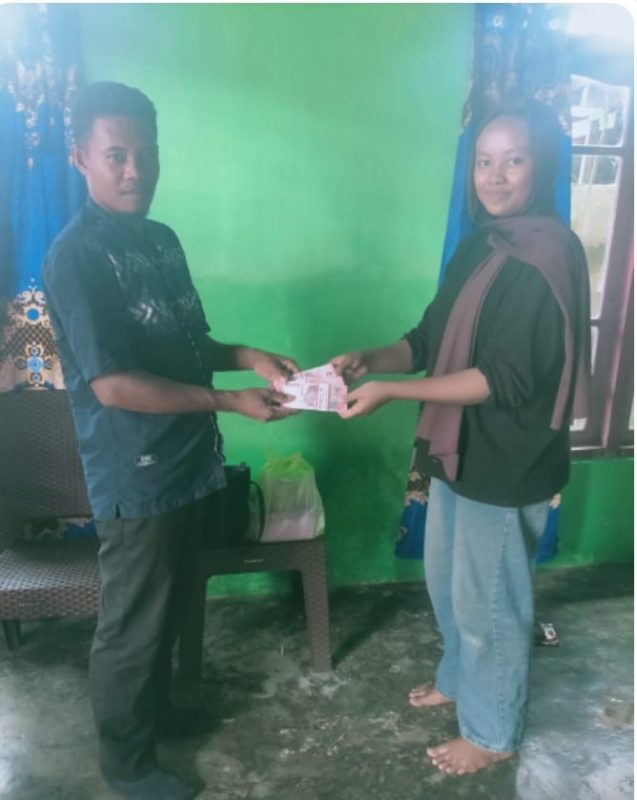 Mahasiswa Desa Gumira Terima Bantuan Dari Pemdes